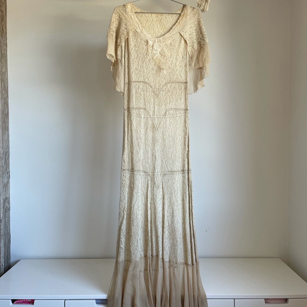 VINTAGE LACE WEDDING DRESS